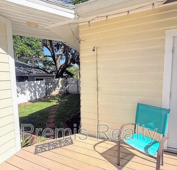 1103 Charles St — Photo 26