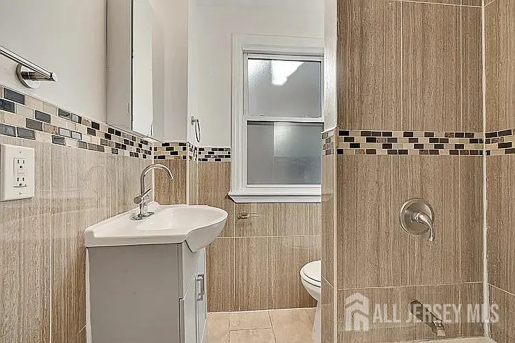 110 N 17th St — Photo 6