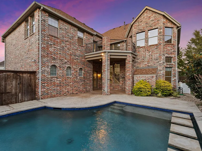 10229 Fire Ridge Dr — Photo 2