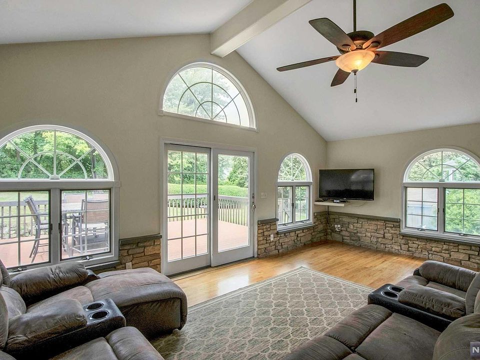 1st image of 592 Thurnau Dr