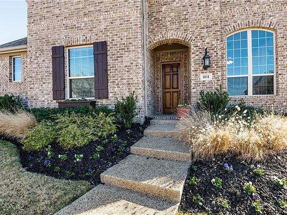 4th image of 801 Hawthorn Dr