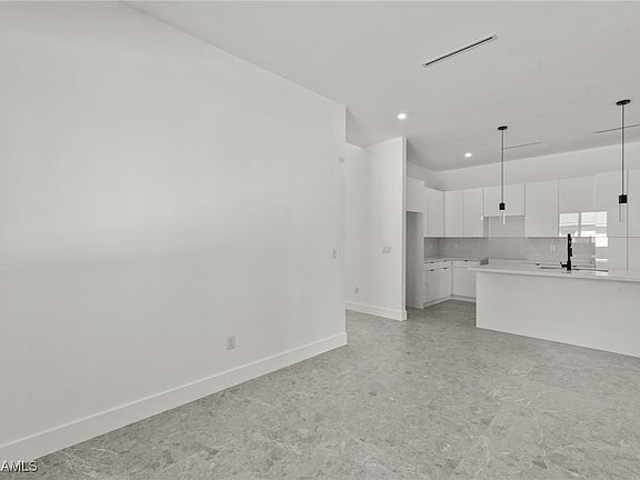 5th image of 2128 NE 20th Terrace Cpe