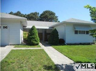 98 Guadalajara Dr, Toms River, NJ 08757