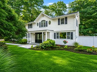 20 Arbor Lane, Dix Hills, NY 11746