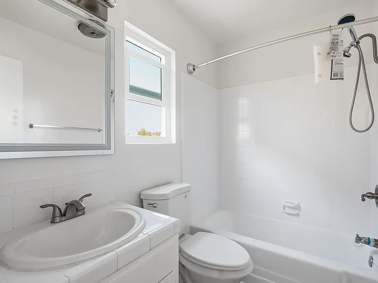 6640 Darby Ave — Photo 12
