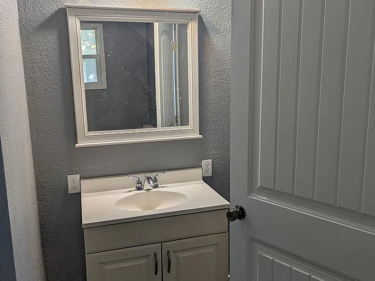 402 E Pennell St — Photo 10