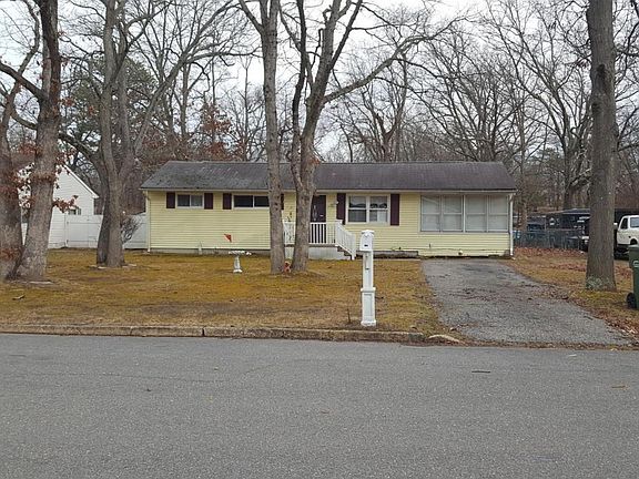 2nd image of 1319 Eisenhower St
