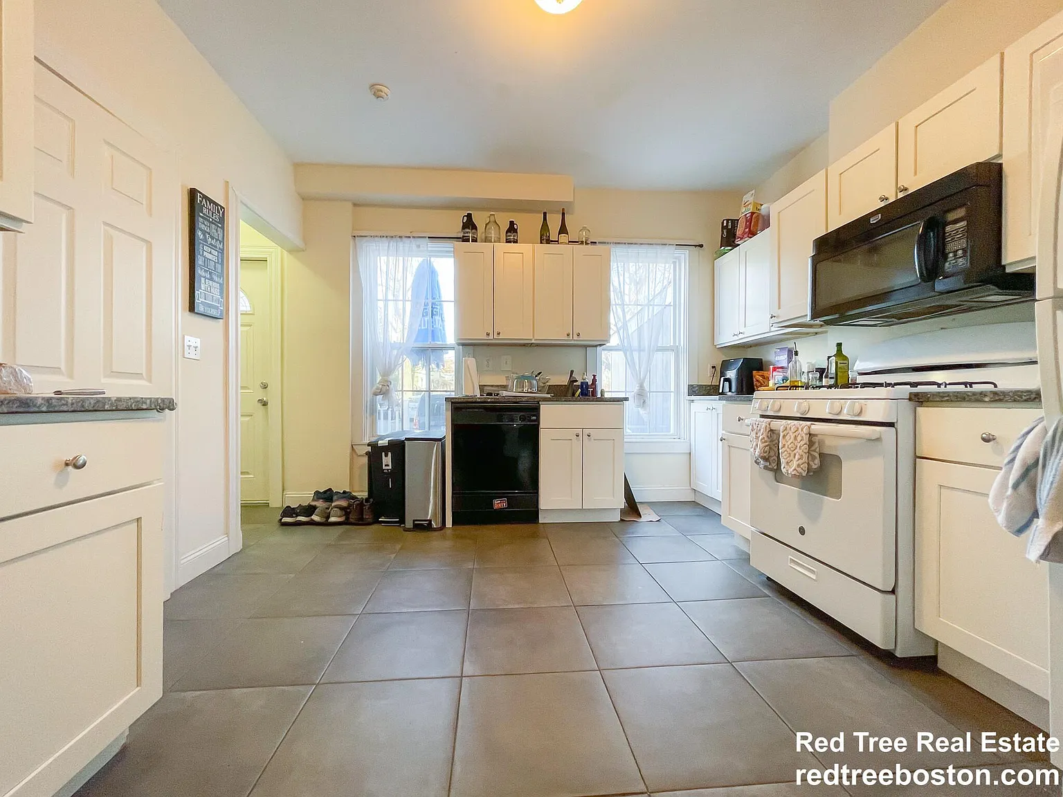 5 bed, 2600 sqft, $6,300 — Photo 4