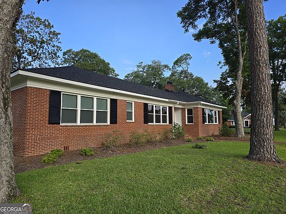 5th image of 834 Academy Dr