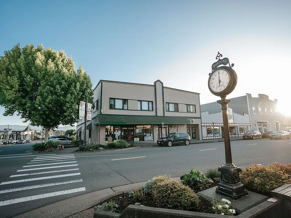 1055 Main St