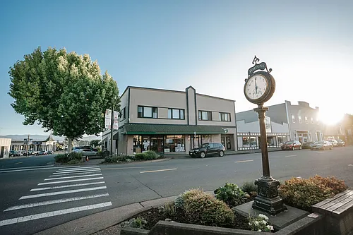 1055 Main St Photo 1