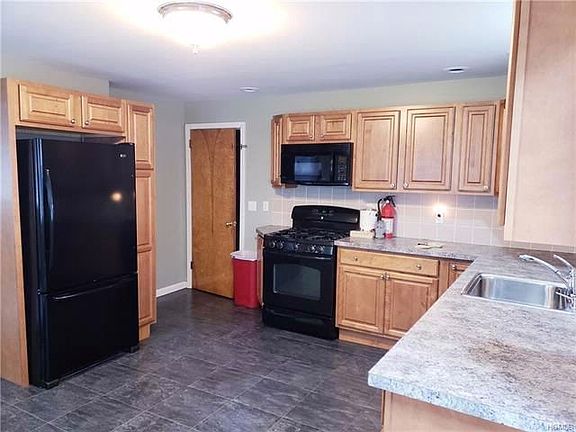 5th image of 5 Carrie Ln