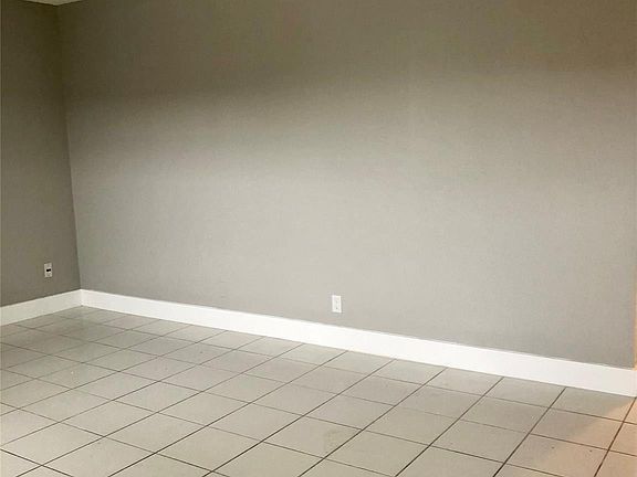 5th image of 500 NE 2nd St APT 215