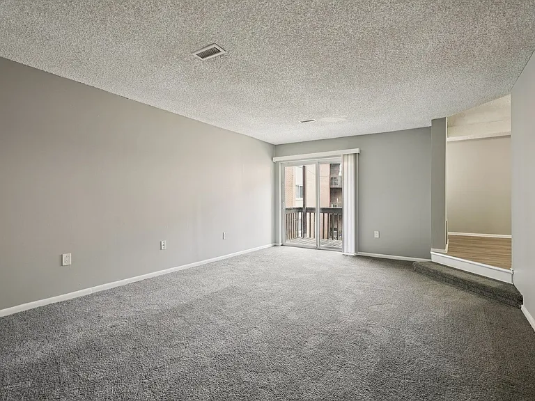 Aspen Apartments in Whitehall — Photo 20