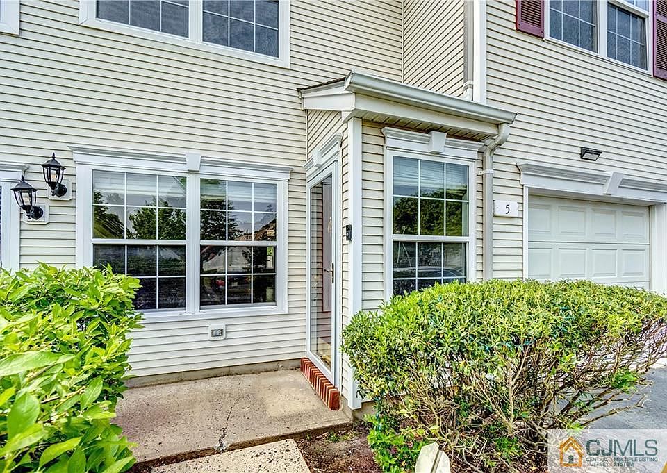 1st image of 5 Hampton Pl