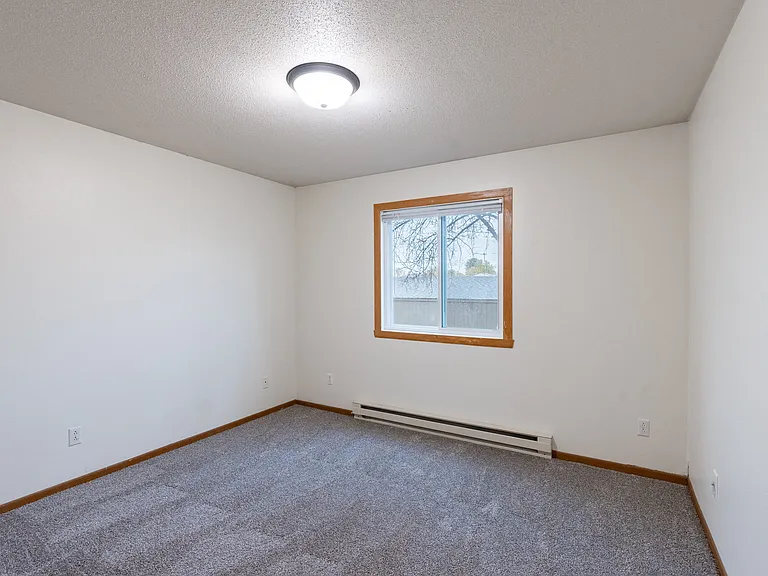 Fargo, ND Brownstone Apartments | 22A | Bedroom