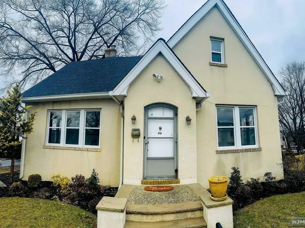 44 Lexington Ave, Rochelle Park, NJ 07662
