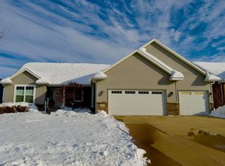 1610 Rocky Ridge Rd, Cedar Falls, IA 50613