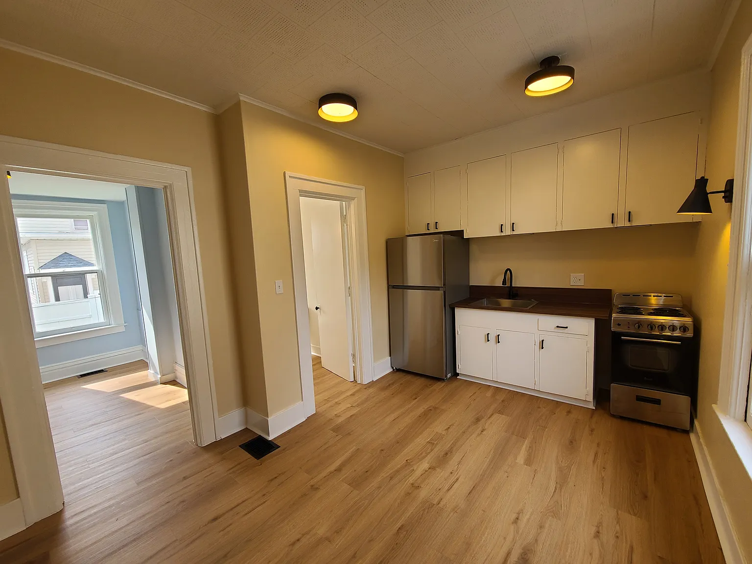 Studio, 400 sqft, $975 — Photo 2