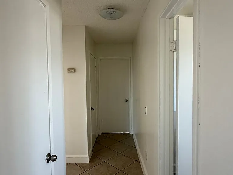 7782 Mandrell Dr — Photo 9