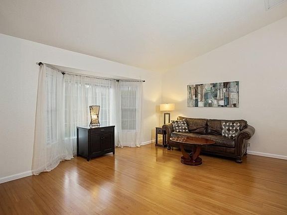 4th image of 1311 Kinghurst Dr