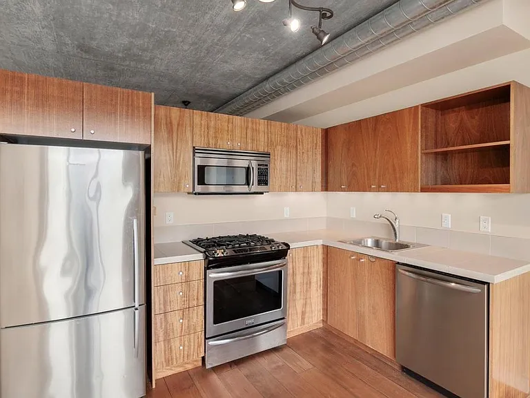1926 W Burnside St NE #1510 — Photo 8