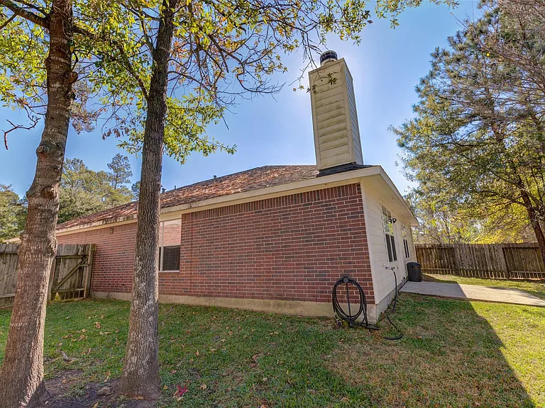 11 Ebony Oaks Pl — Photo 29