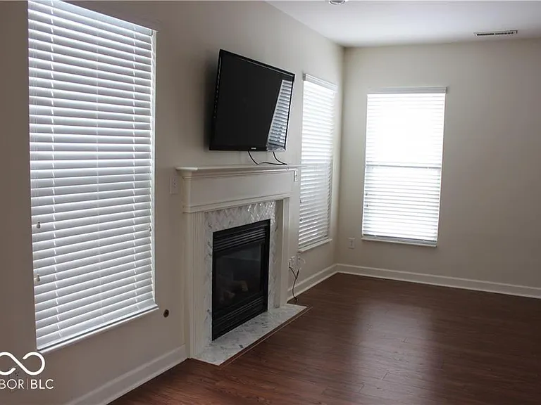 6255 Canterbury Dr — Photo 7