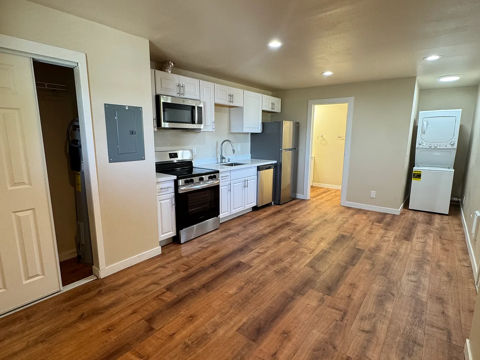 Studio, 500 sqft, $1,350 — Photo 3