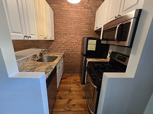 604 Chapel St #3H Photo 1
