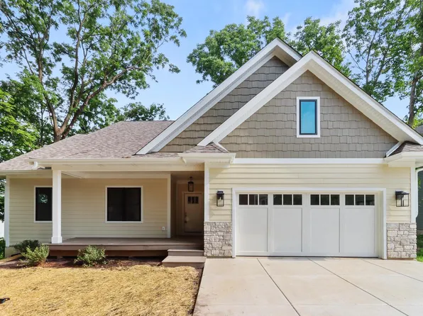 921 Platt AVENUE, Lake Geneva, WI 53147