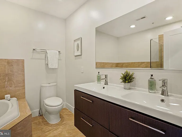1143 Summit St NE #2 — Photo 13