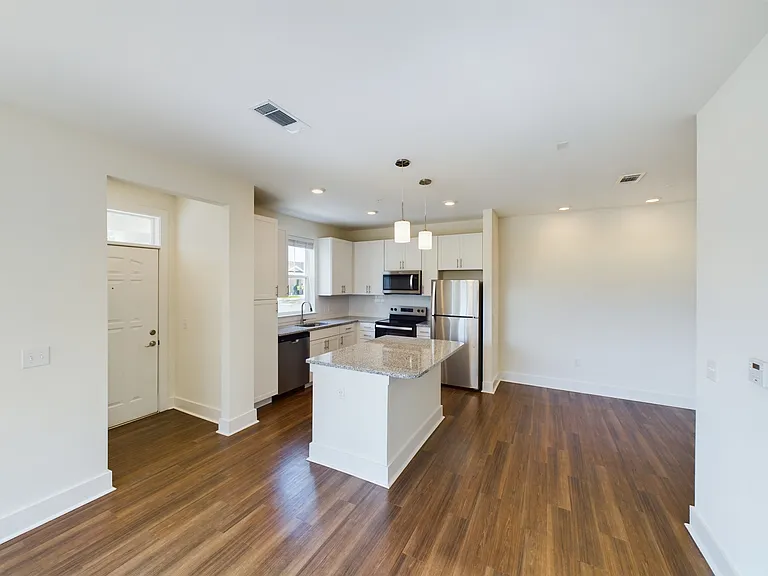 Hickory Cottages Apartment Homes — Photo 54