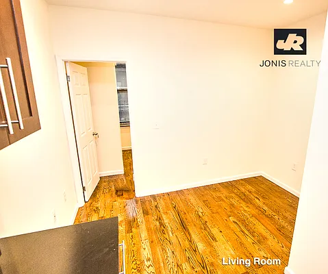 Rented by Jonis Realty | media 3