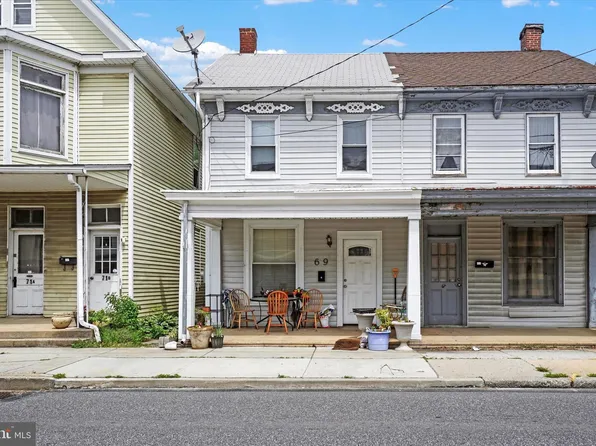 69 W Main St, Dallastown, PA 17313
