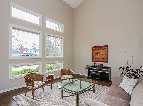 3rd image of 2145 Magnolia Ln