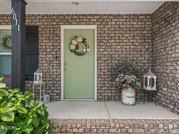 3rd image of 6011 Freebird Ln