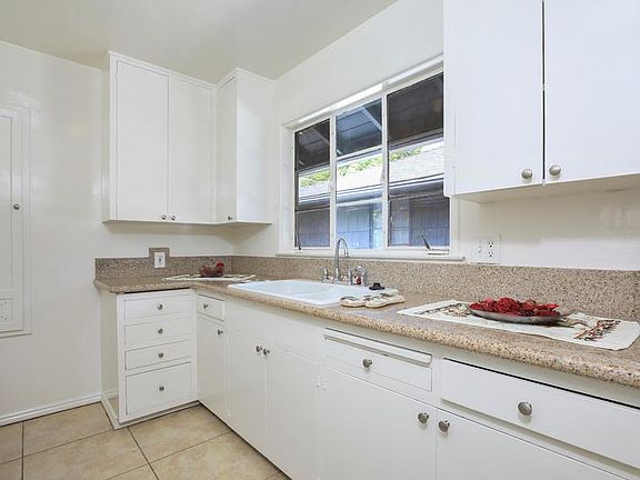 4th image of 1810 Grevelia St