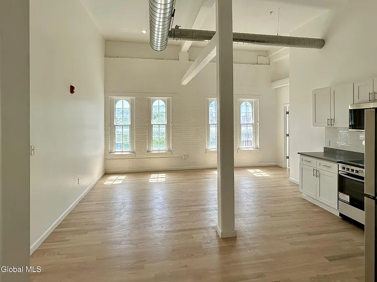 155 River St #5D — Photo 2