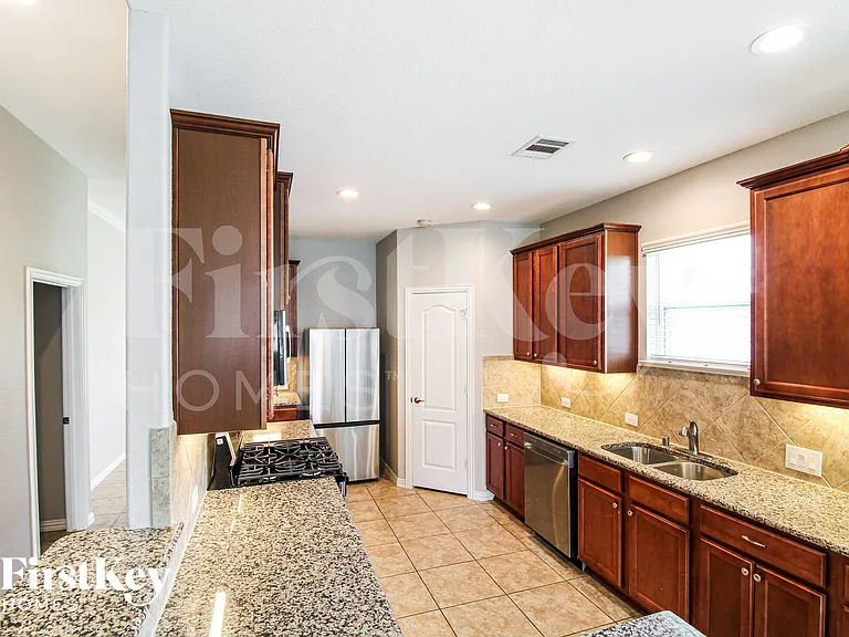 131 Brazos Dr — Photo 9