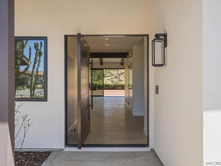 2260 Calle Tiara — Photo 3
