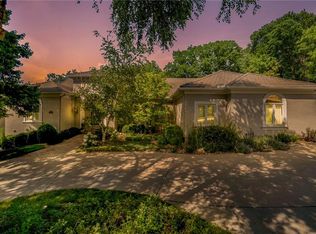 6411 Muirfield St, Parkville, MO 64152