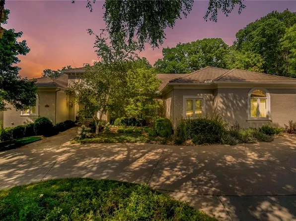 6411 Muirfield St, Parkville, MO 64152