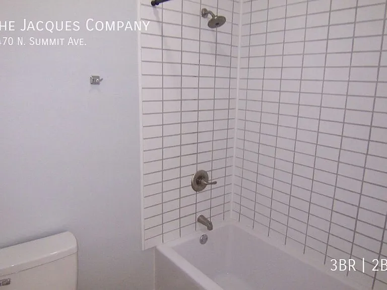 1470 N Summit Ave — Photo 10