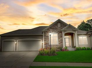 1042 Spruce Ct, Oconomowoc, WI 53066