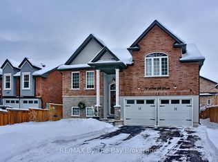 71 48th St S, Wasaga Beach, ON L9Z 2Z8