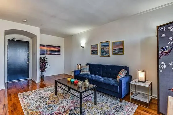 4423 North Sheridan Road — Photo 3