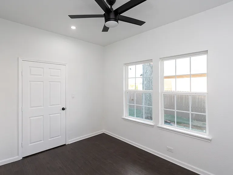 945 E Drexel Ave — Photo 11