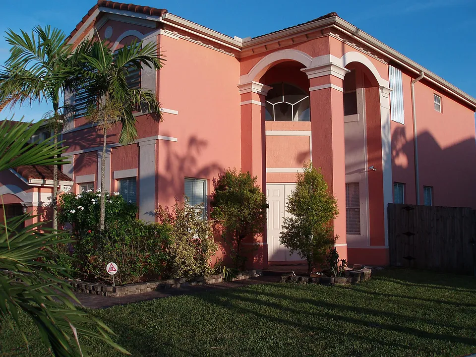 9064 NW 180th Ter