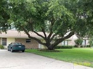 129 Meadowview Ln, Angleton, TX 77515